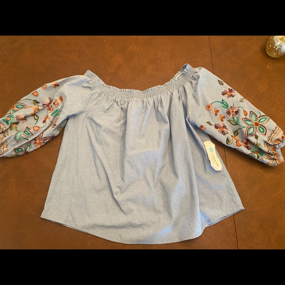 Q&A off the shoulder top NWT size large